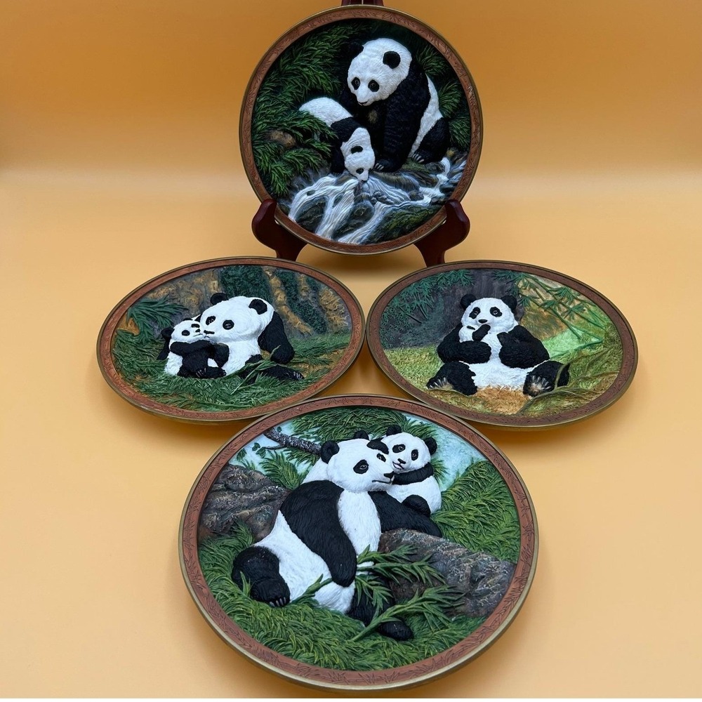 Bradford Exchange Giant Panda Bear Hugs 3D Collector Plates Will Nelson Set of 4